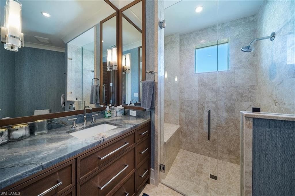 1660 Dolphin Ct, Naples, FL 34102-34