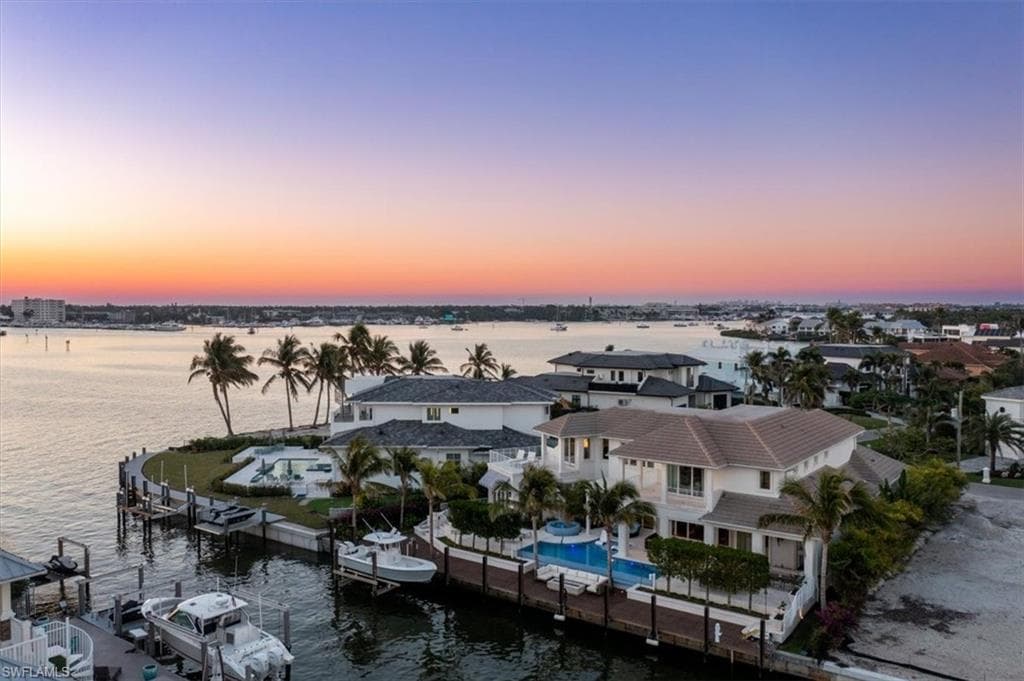 1660 Dolphin Ct, Naples, FL 34102-37