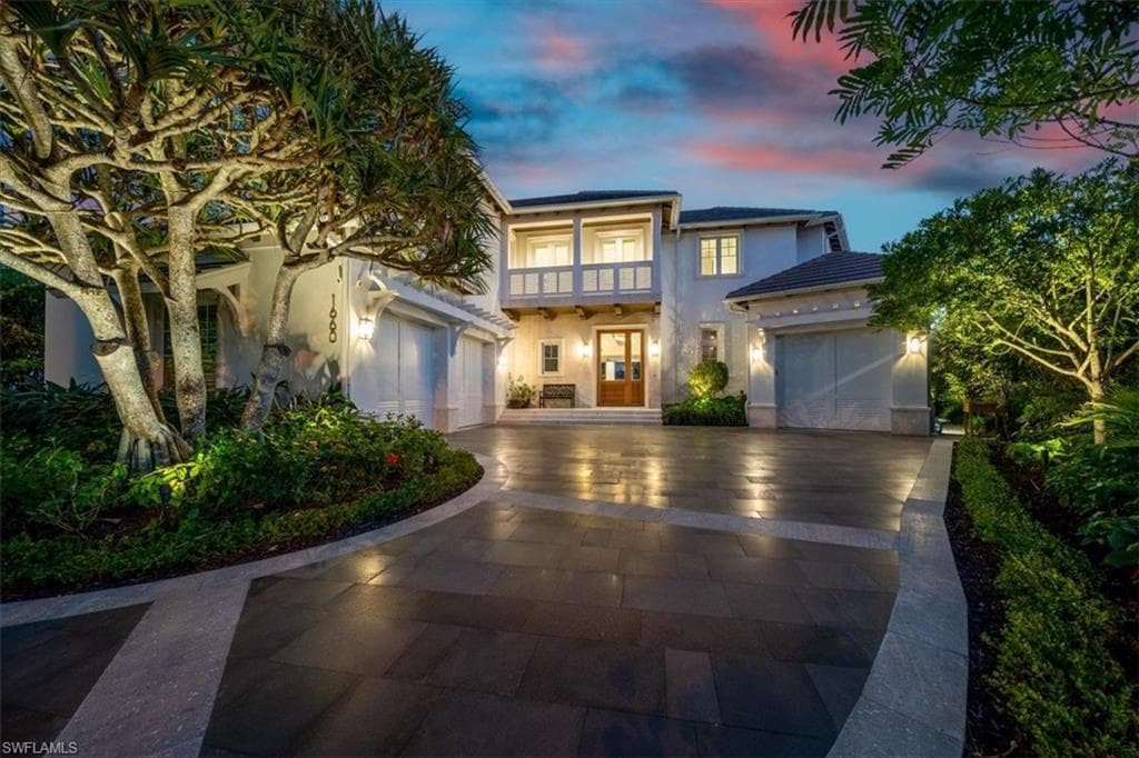 1660 Dolphin Ct, Naples, FL 34102-4