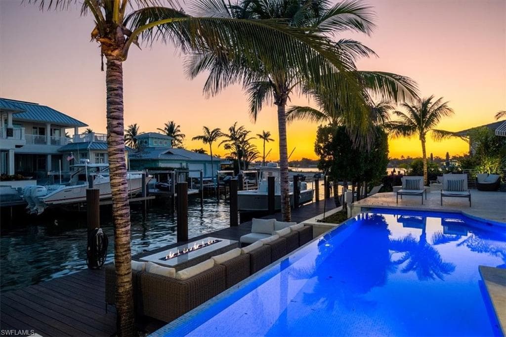 1660 Dolphin Ct, Naples, FL 34102-6