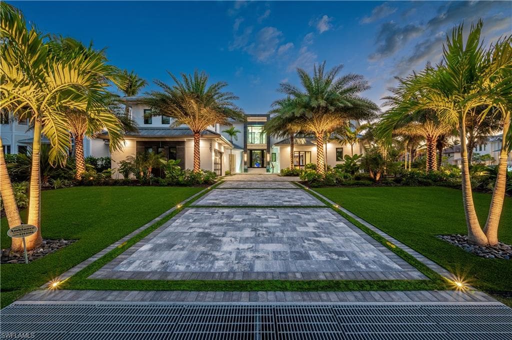 2201 Shad Ct, Naples, FL 34102-8