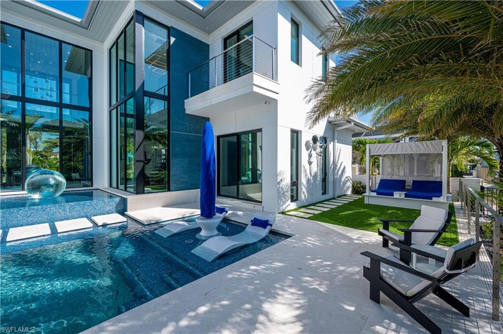 2201 Shad Ct, Naples, FL 34102-3