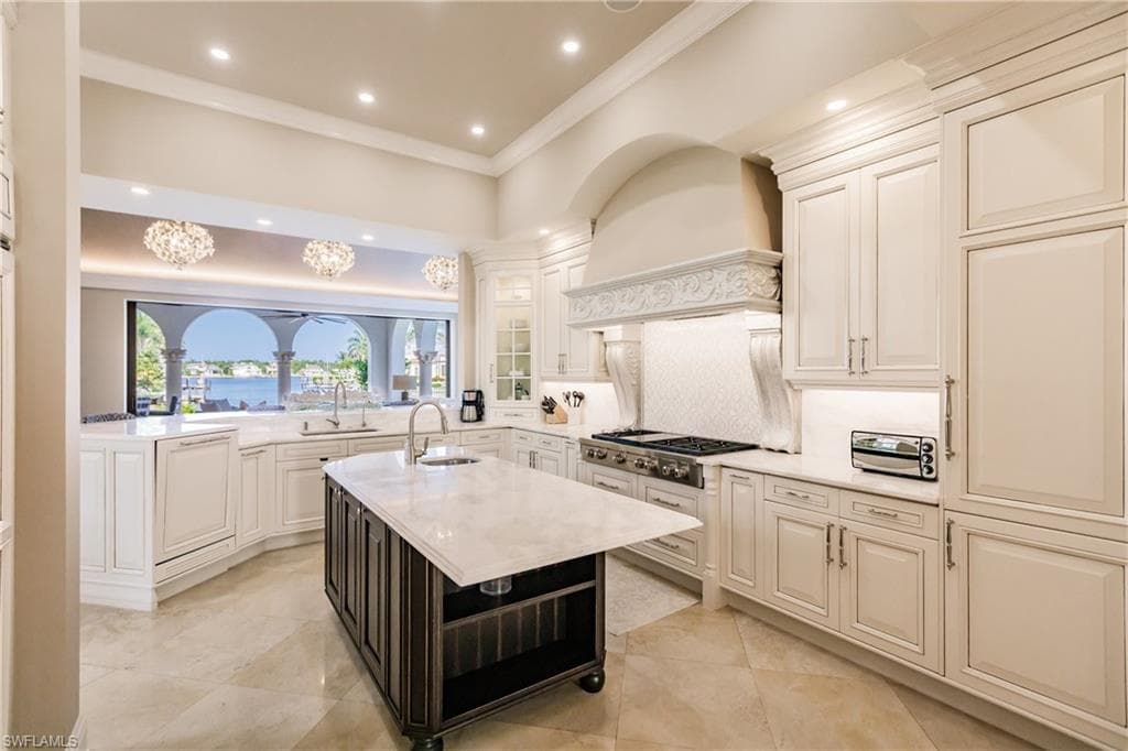2450 Tarpon Rd, Naples, FL 34102-15