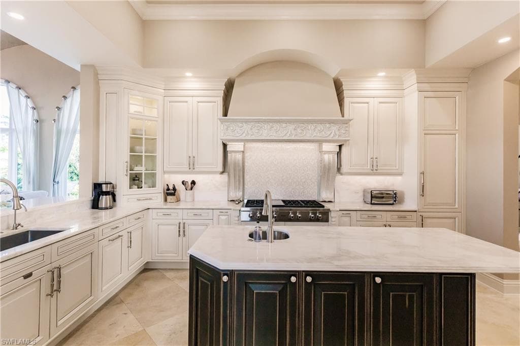2450 Tarpon Rd, Naples, FL 34102-17