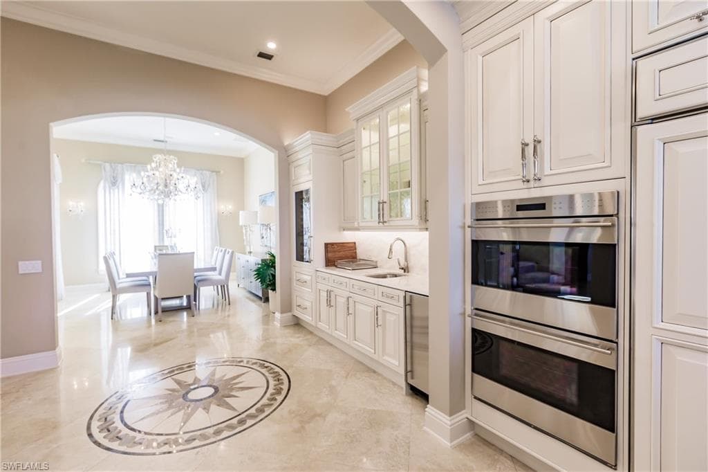 2450 Tarpon Rd, Naples, FL 34102-18
