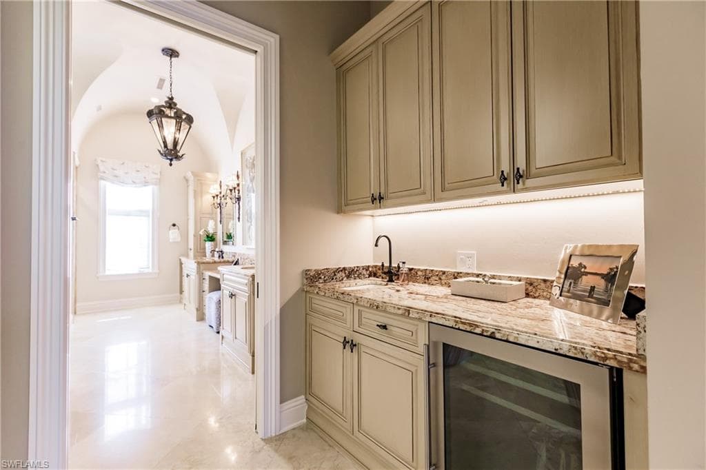 2450 Tarpon Rd, Naples, FL 34102-22