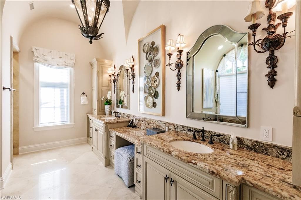 2450 Tarpon Rd, Naples, FL 34102-23