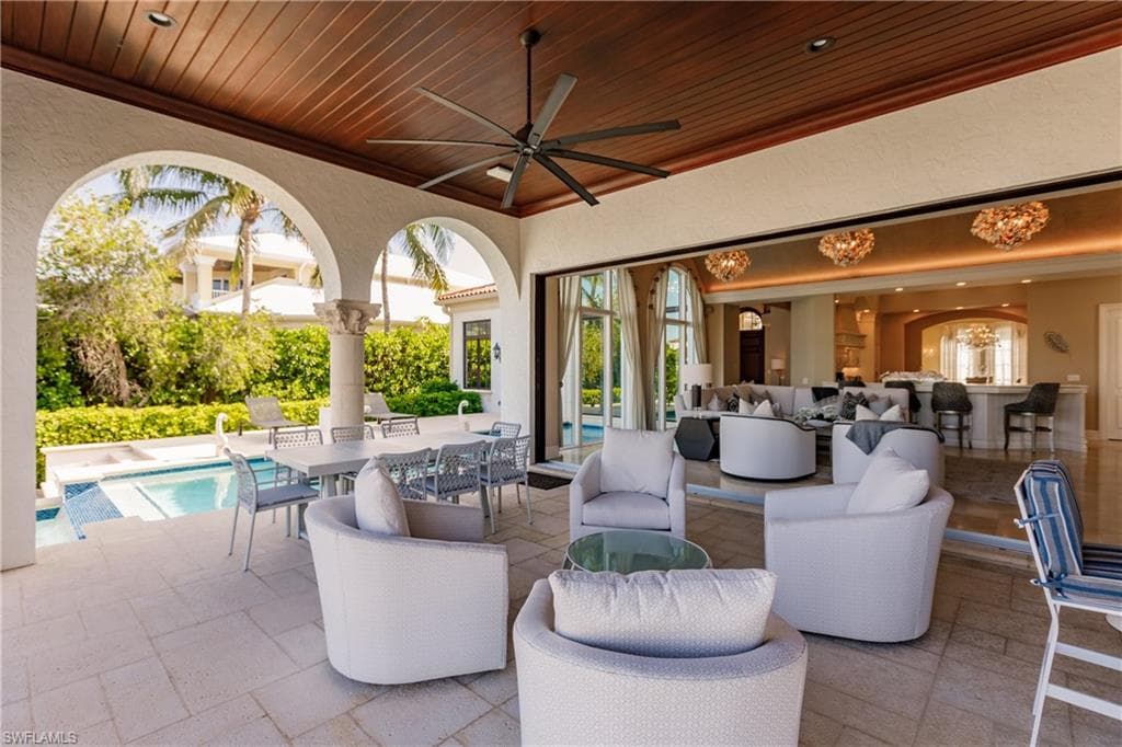 2450 Tarpon Rd, Naples, FL 34102-32