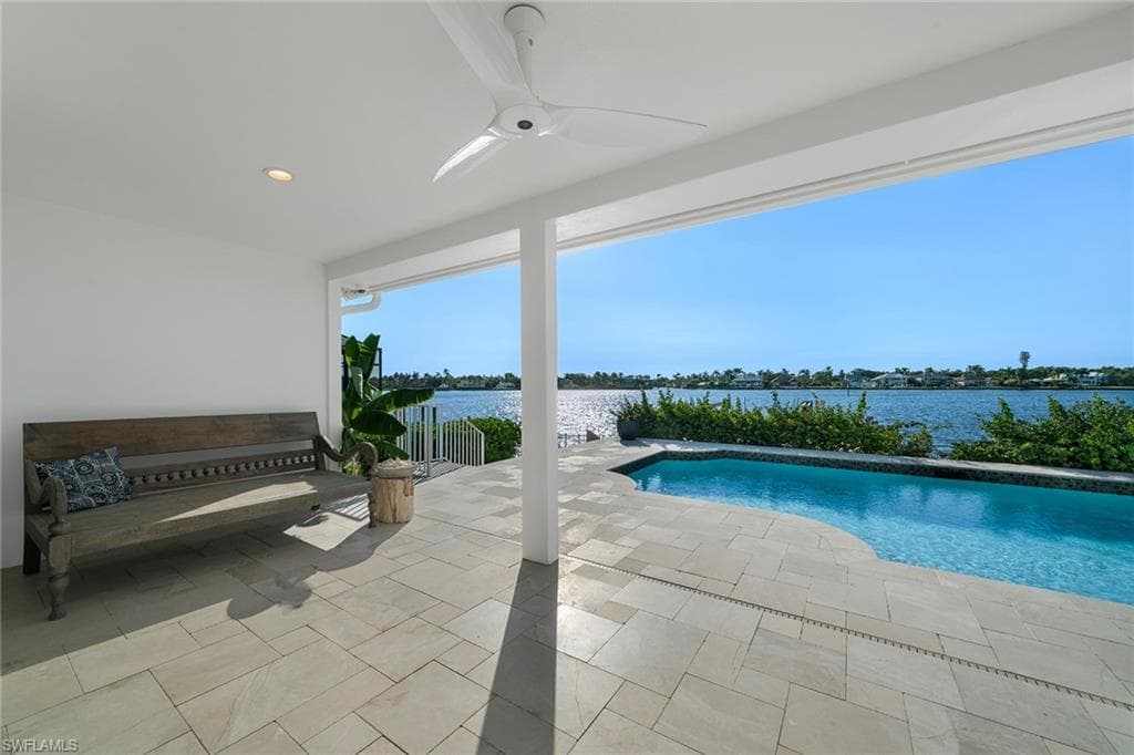 2160 Kingfish Rd, Naples, FL 34102-33