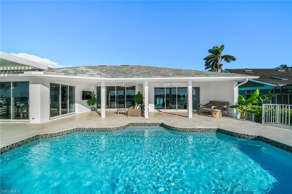 2160 Kingfish Rd, Naples, FL 34102-35
