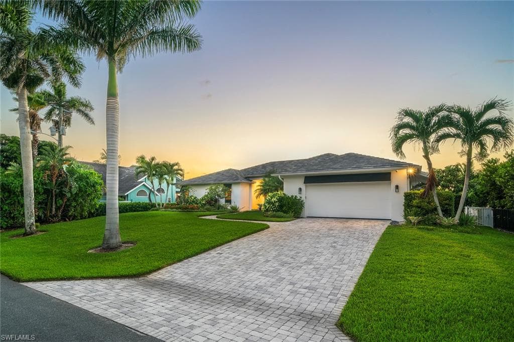 2160 Kingfish Rd, Naples, FL 34102-37