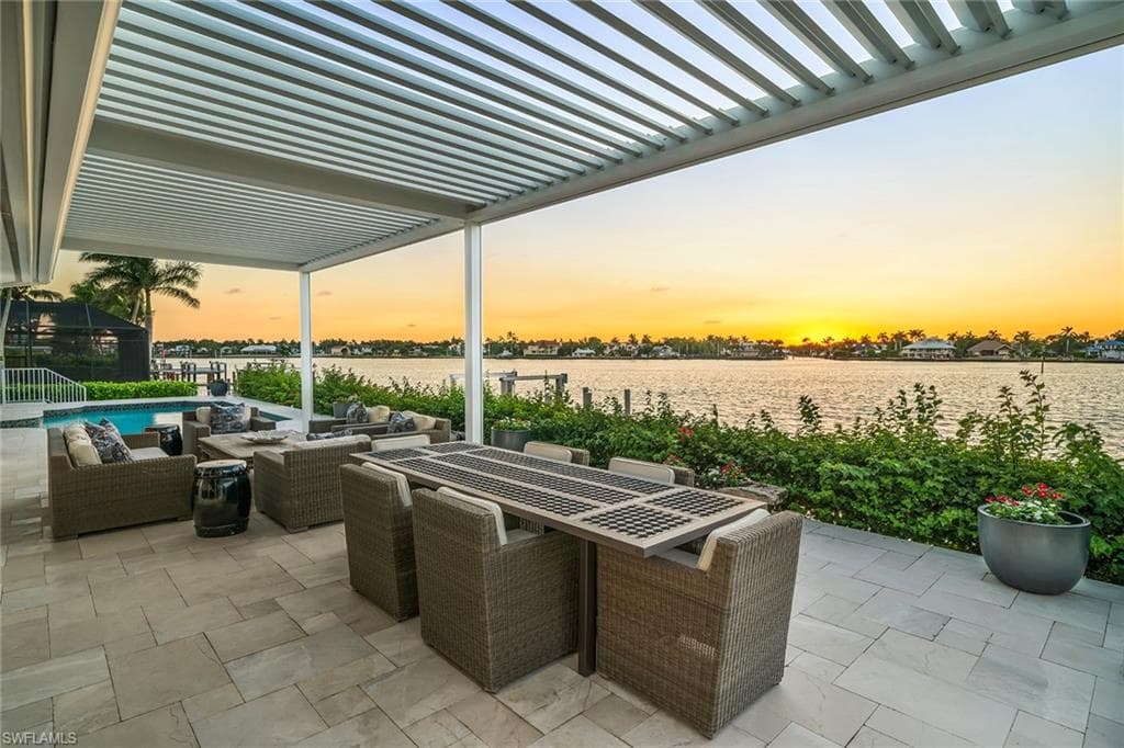 2160 Kingfish Rd, Naples, FL 34102-2