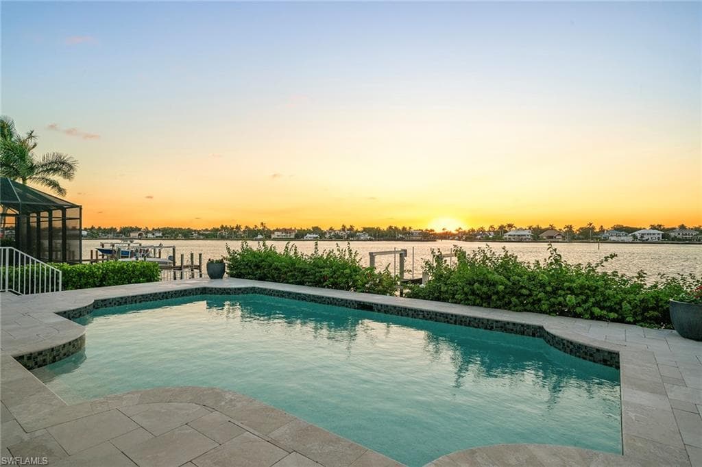 2160 Kingfish Rd, Naples, FL 34102-38