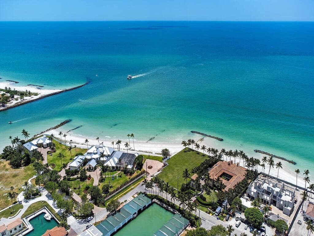 4550 Gordon Dr, Naples, FL 34102-7914-2