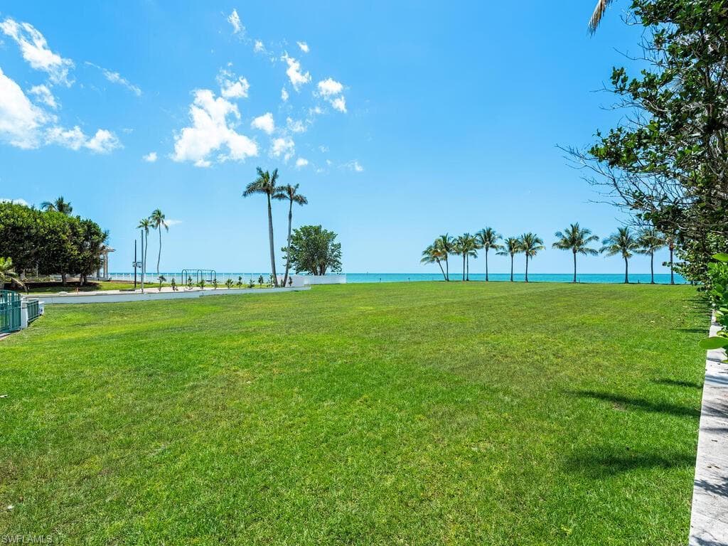4550 Gordon Dr, Naples, FL 34102-7914-5