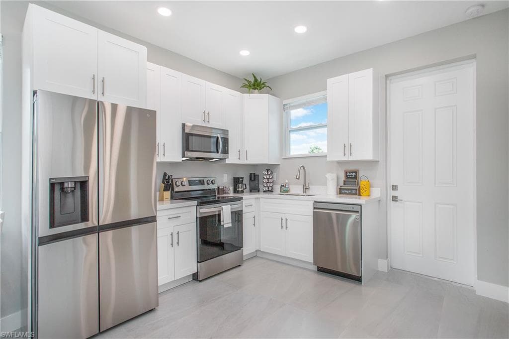 269xx Riverside Dr, Bonita Springs, FL 34135-31