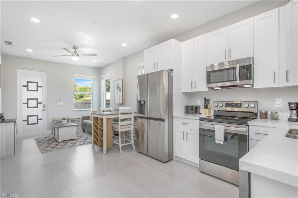 269xx Riverside Dr, Bonita Springs, FL 34135-32