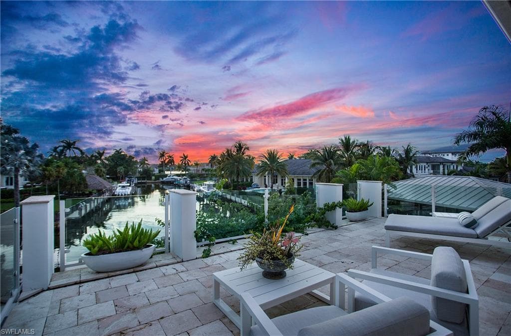 2290 Tarpon Rd, Naples, FL 34102-8