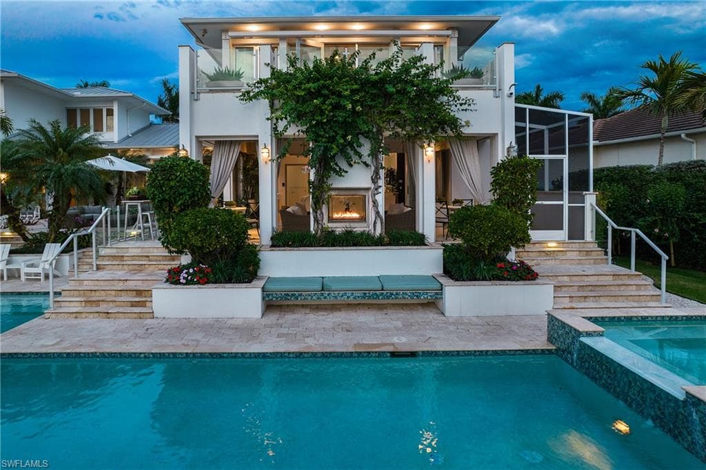 2290 Tarpon Rd, Naples, FL 34102-18