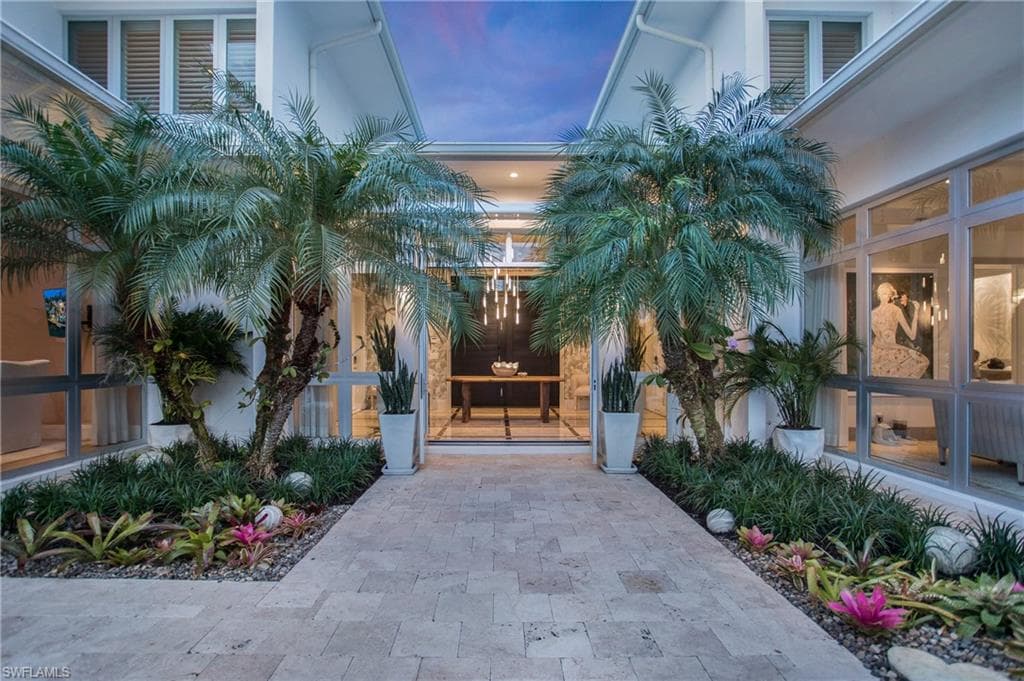 2290 Tarpon Rd, Naples, FL 34102-19