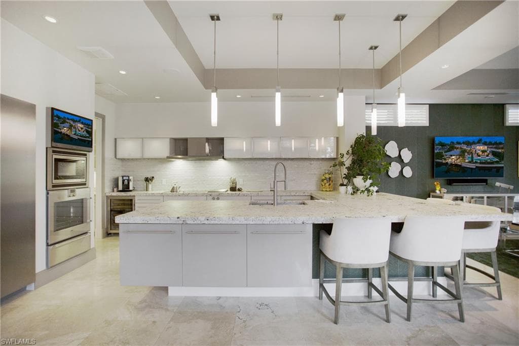 2290 Tarpon Rd, Naples, FL 34102-23