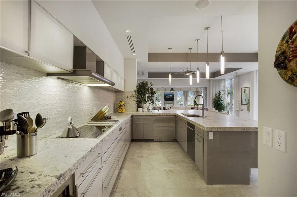 2290 Tarpon Rd, Naples, FL 34102-24