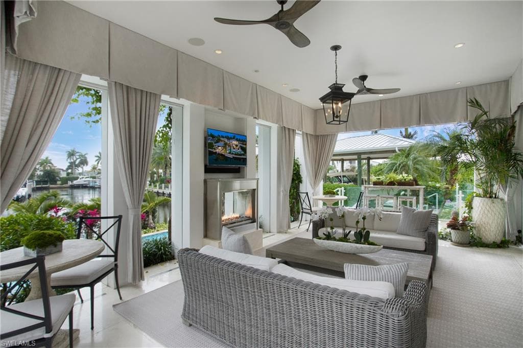 2290 Tarpon Rd, Naples, FL 34102-30