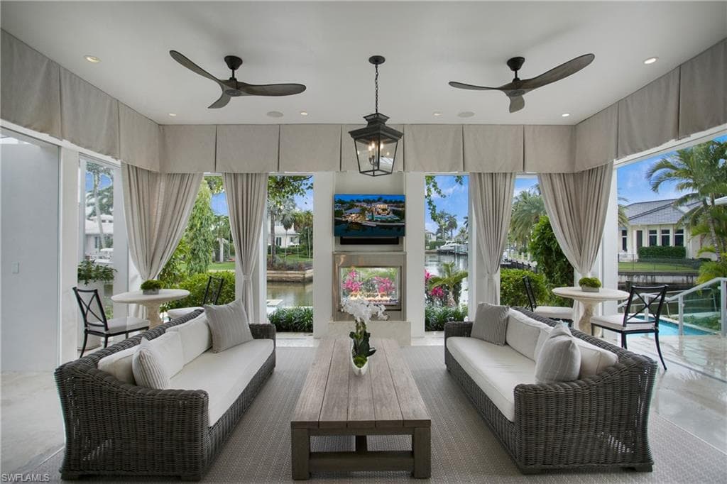 2290 Tarpon Rd, Naples, FL 34102-33