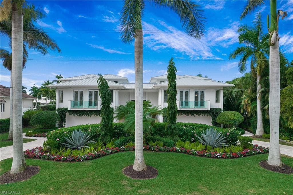 2290 Tarpon Rd, Naples, FL 34102-2