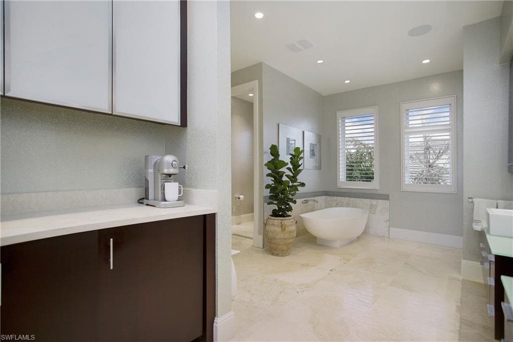 2290 Tarpon Rd, Naples, FL 34102-43