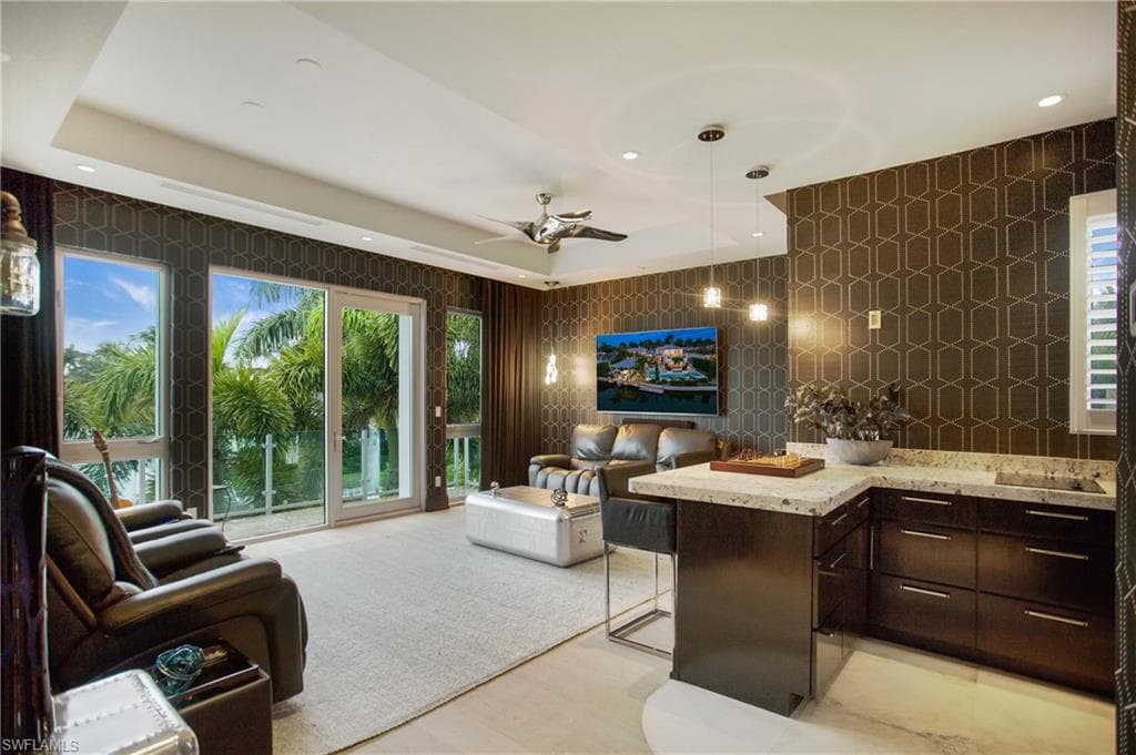 2290 Tarpon Rd, Naples, FL 34102-44