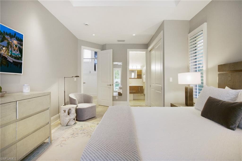 2290 Tarpon Rd, Naples, FL 34102-48