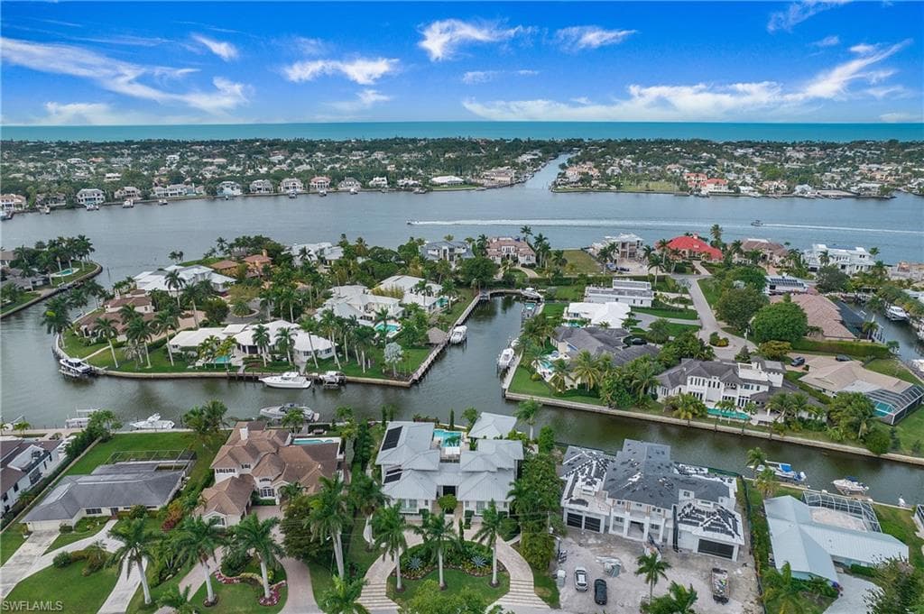 2290 Tarpon Rd, Naples, FL 34102-50