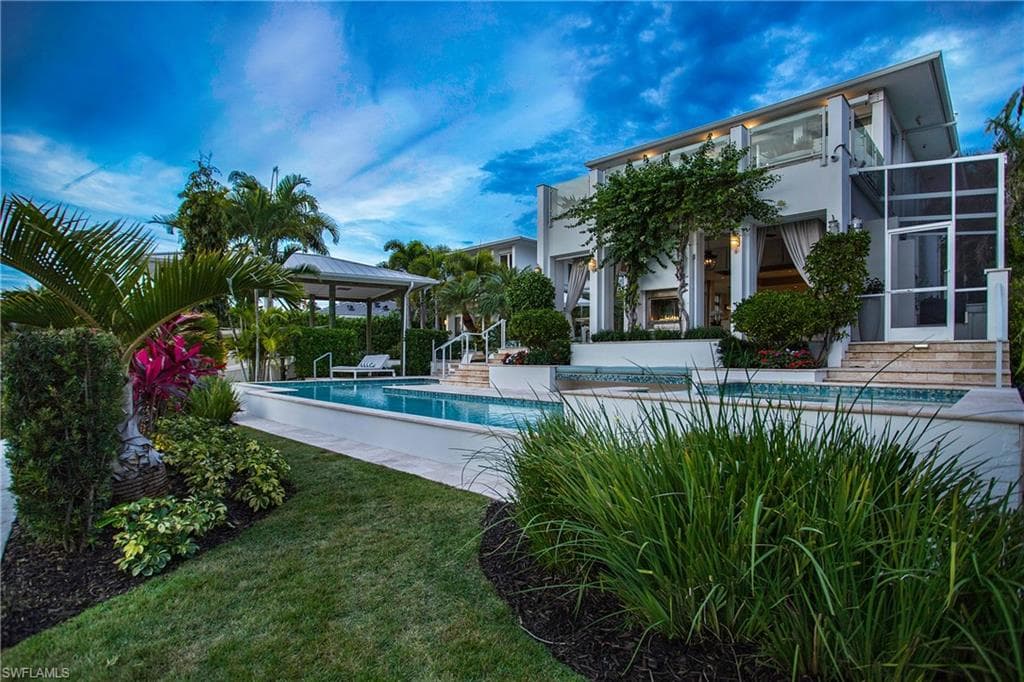 2290 Tarpon Rd, Naples, FL 34102-4