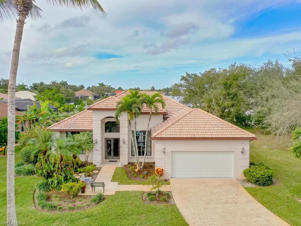 171 Cays Dr, Naples, FL 34114-0