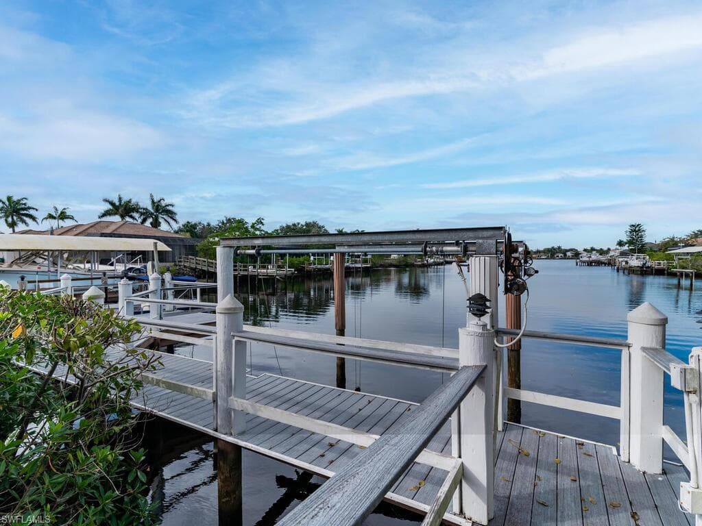171 Cays Dr, Naples, FL 34114-31