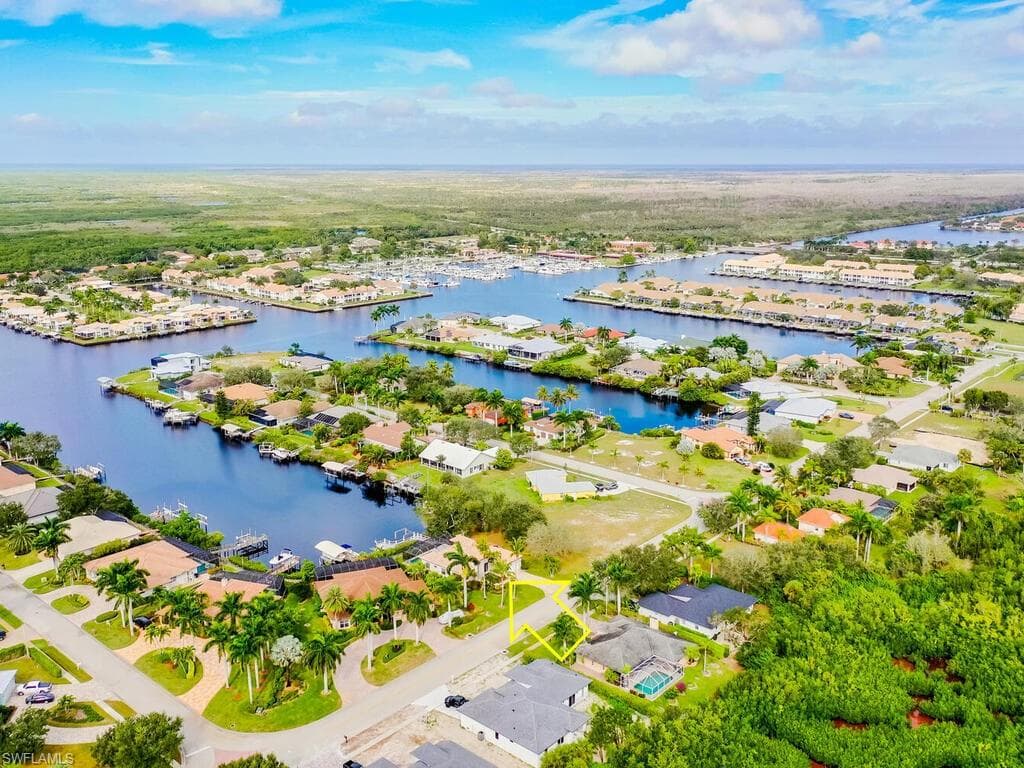 171 Cays Dr, Naples, FL 34114-38
