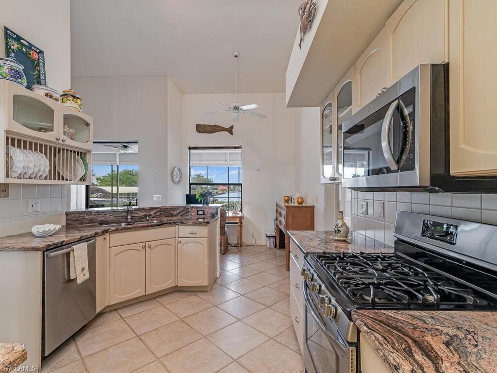171 Cays Dr, Naples, FL 34114-6