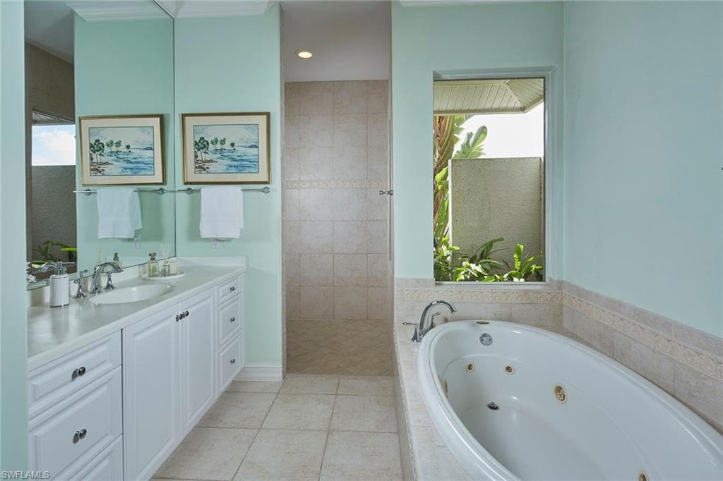 2382 King Palm Way, Naples, FL 34105-18