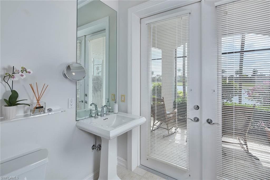 2382 King Palm Way, Naples, FL 34105-19