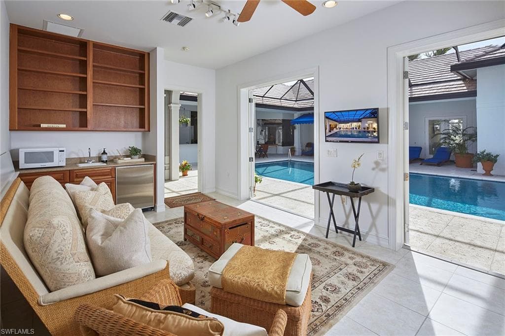 2382 King Palm Way, Naples, FL 34105-21