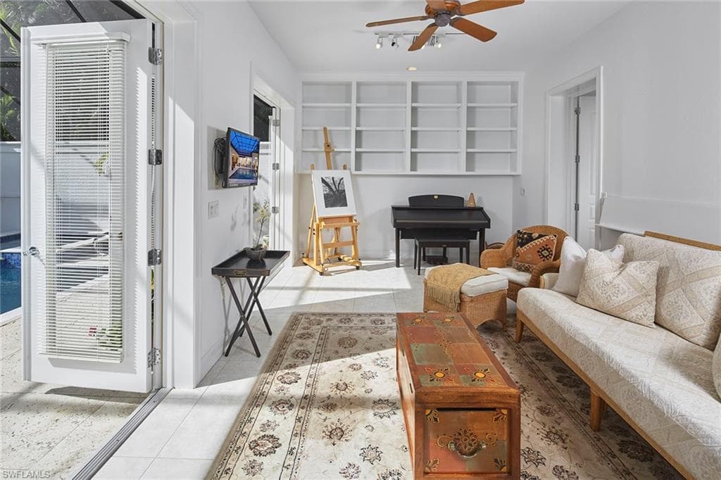 2382 King Palm Way, Naples, FL 34105-22