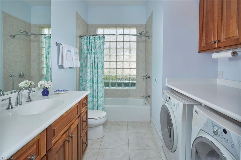 2382 King Palm Way, Naples, FL 34105-26