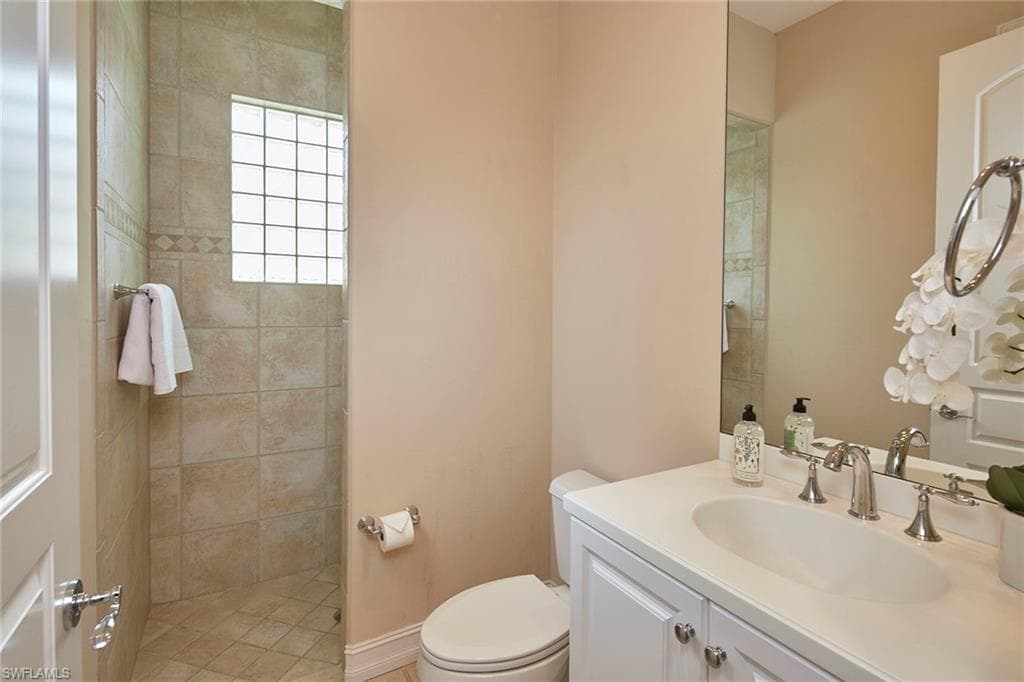 2382 King Palm Way, Naples, FL 34105-31