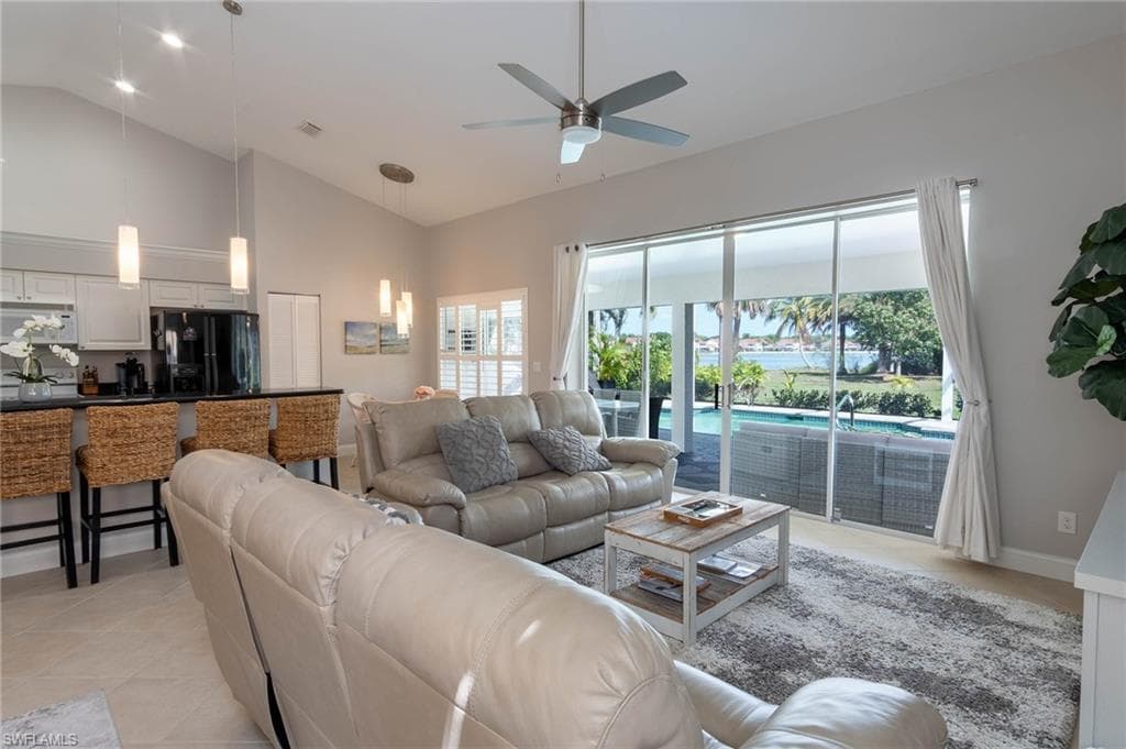 /property-images/224024996-2.jpg