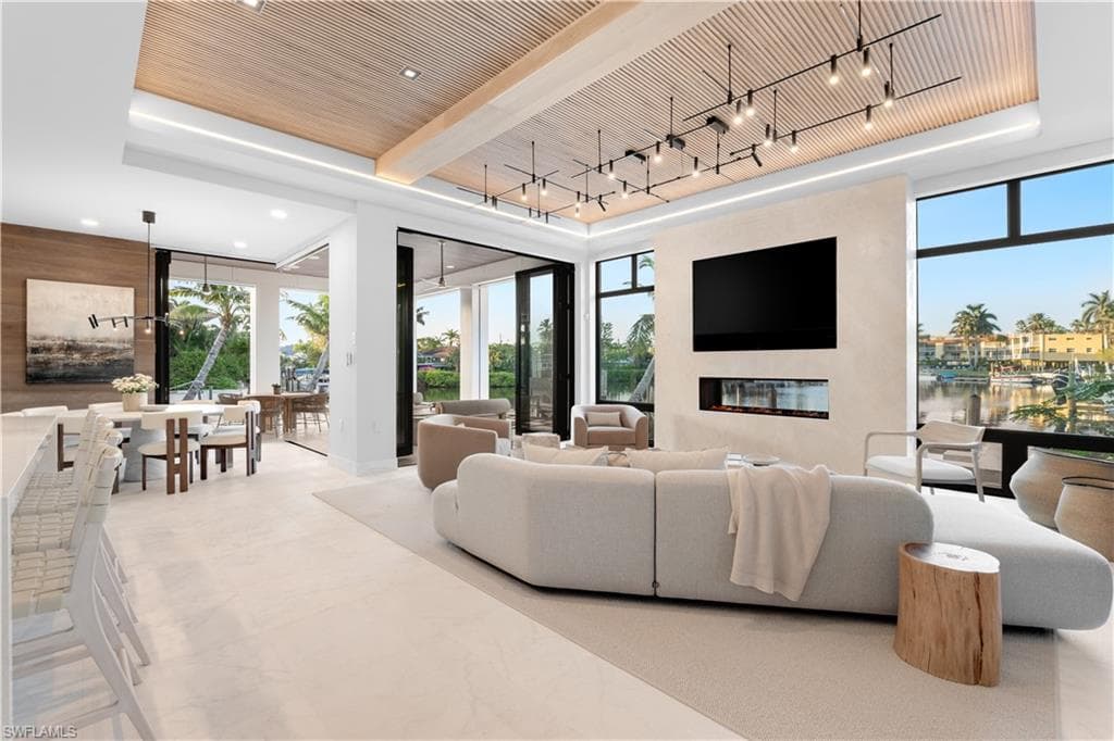 1100 Sandpiper St, Naples, FL 34102-21