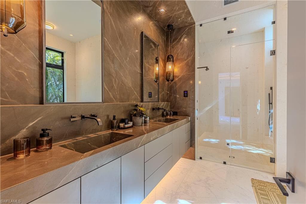 1100 Sandpiper St, Naples, FL 34102-27