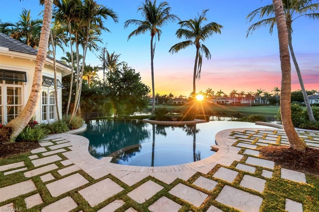 1437 Nighthawk Pt, Naples, FL 34105-4