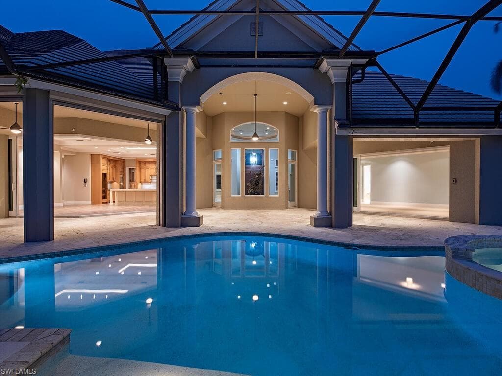 2835 Silverleaf Ln, Naples, FL 34105-8
