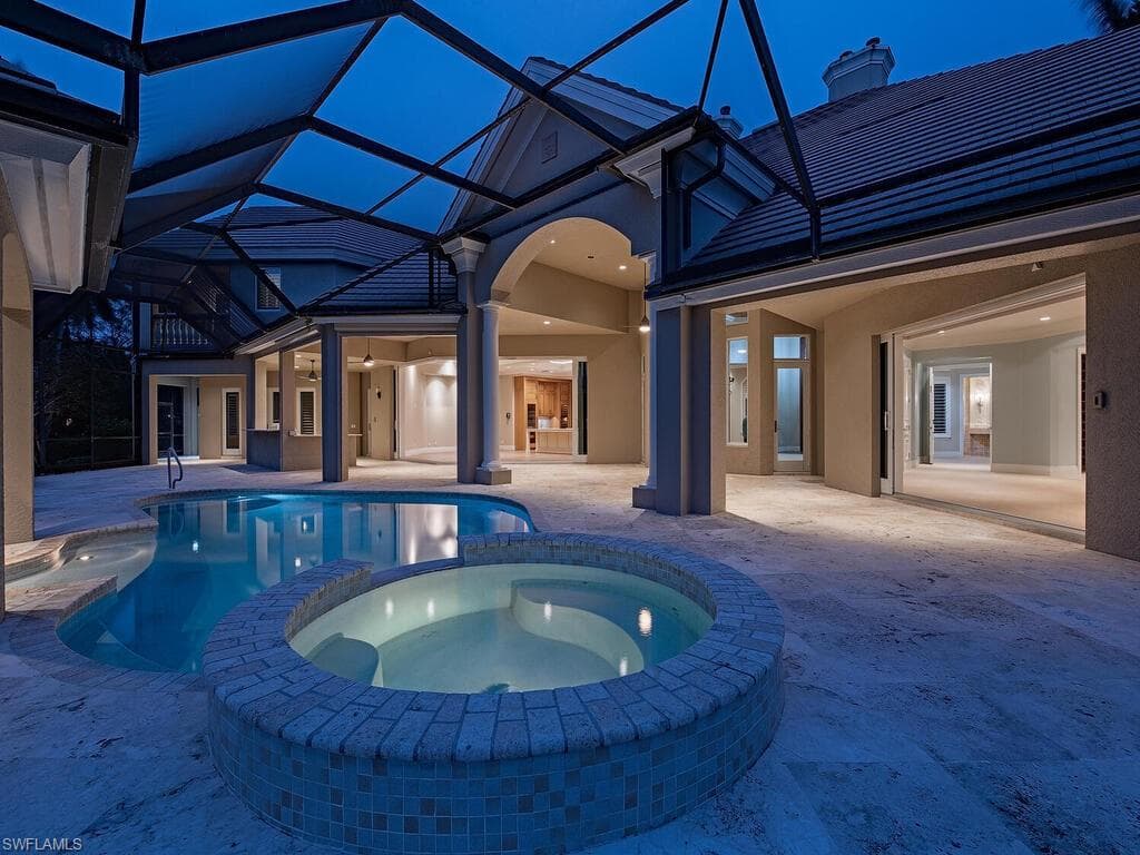 2835 Silverleaf Ln, Naples, FL 34105-9